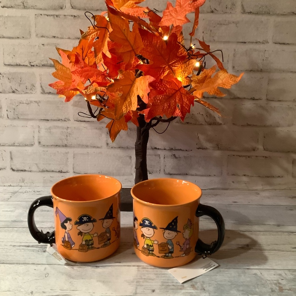 Peanuts Set of 2 Charlie Brown & Gang Halloween Camper Mugs